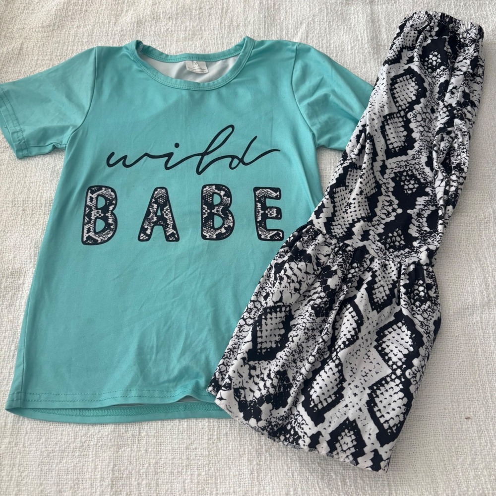 Wild Babe Graphic Tee and Snakeskin Bell Bottom Pants Teal Black White XL 5-6